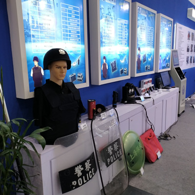 【图】三军行参观2017上海警用装备展